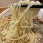 佐野ラ－メン たかの - ヒラヒラツルツルの麺