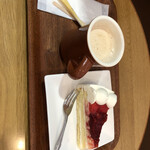 伊吹山珈琲店 - 伊吹山ミルク珈琲とイチゴケーキ