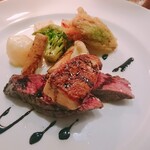ビストロ　アギャット - 豪州牛ヒレ肉とフォアグラ  春の野菜添え