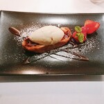 ビストロ　アギャット - アップルパイ  オンバニラアイス