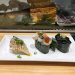 寿司の美登利 - 炙りトロ鯖と軍艦2種