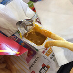マクドナルド - ポテトをナゲットのソースに付けません？
