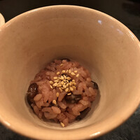 懐石料理 はし本 - 水不使用、餅米と酒のみで作られた赤飯