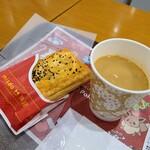 Mister Donut - カフェオレ(253円)です。