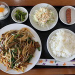 台湾料理 聚香閣 - 来ましたニラレバー定食！ん！？何か足りない…