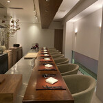 イル アオヤマ - 内観