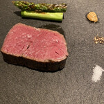 イル アオヤマ - 黒毛和牛フィレ　
      アスパラ