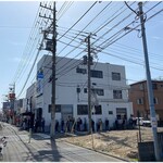 日陰 - どこまで並んでんの！？