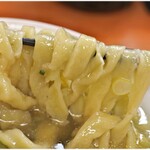 日陰 - ぶっとい麺