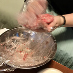 オカダ食品株式会社 - ハンバーグ職人の技が光る！