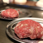 オカダ食品株式会社 - 和牛粗挽きミンチと玉ねぎでハンバーグ作成