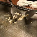 オカダ食品株式会社 - 先ずは玉ねぎを炒めて...