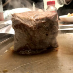 オカダ食品株式会社 - ローストビーフ用極上赤身肉  400g 焼き焼き風景