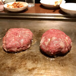 オカダ食品株式会社 - ハンバーグ焼き焼き風景