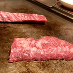 オカダ食品株式会社 - ハラミステーキカット 200g 焼き焼き風景