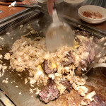 オカダ食品株式会社 - ガーリックライス作成風景