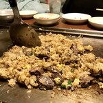 オカダ食品株式会社 - 肉入りガーリックライス完成