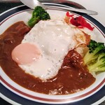 いかや亭 - デミグラスカレー（目玉焼付）　550円