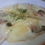 ミラノキッチン - セットのピザ