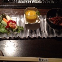 天空焼肉 星遊山 - 牛肉のたたきとかぼちゃの冷製スープ