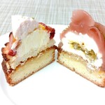 トロン - 左 こぼれみりんの苺タルト  
      右さくらモンブラン
      (マスカルポーネの中にみかんジャムとレンズ豆)