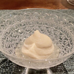 蒼 - 静岡 新玉ねぎのムース　非常に丁寧な仕事をされた、甘みが素晴らしいムースに、フルーツトマトの酸味を合わせる、今の季節だけのスペシャリテです。