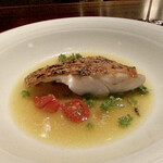 蒼 - 稲取 並木屋さんより地金目鯛 本日の仕立て　粗から取ったブイヨンと地蛤のお出汁を使った、地金目鯛のアクアパッツァ仕立てです。　花山椒の爽やかな香りと食感に、地金目鯛の身のふんわりさがコラボレーション、なんて美味しいのでしょう！ スープも残さずにいただきました♪