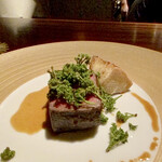 蒼 - 上田畜産 但馬玄の炭火焼き 京都 田原さんの筍と 神戸牛の中でも最高級の但馬玄のシャトーブリアンの炭火焼きです。　適度な噛み応えと重厚な旨み、シャトーブリアンらしい脂肪が少ない中にも肉汁はジューシー、上品な味わいで堪りませんもう♪ 付け合わせと言うのには少し抵抗がある立派な筍、なんでこんなに筍の味が濃いのでしょうね！