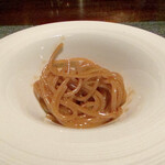 蒼 - 赤座海老のビスク パスタ　赤座海老のビスクが少量残っているので、それでパスタを茹でるっておっしゃってます！　濃厚なビスクの旨みがパスタに絡むのではなく、パスタ自身が旨味を吸い込んだ、究極のビスクパスタなのです。