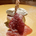 蒼 - 岡山 ジャージーミルクのプリン 紅ほっぺがまたでっかいな～(笑) プリンはどこか懐かしさを感じる味わい、生クリームがとてもきめ細かで甘さも丁度良いです。　このデザート、最高に美味しいです(^o^)丿