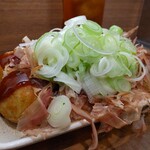 大釜屋 - ソースたこ焼きねぎトッピング