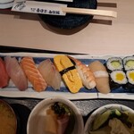 Sushi Tempura Gosakutei - にぎり8貫と細巻き