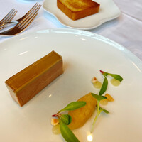 フィリップ・ミル 東京 - 前菜:ラタフィア香るフォアグラ　キュイ
                    　　グラニースミスのクーリとチャツネ　ブリオッシュのトースト