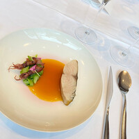 フィリップ・ミル 東京 - 魚料理:鰆のミキュイ、菜花と蛍烏賊のソテー
                      　　　サフラン香る魚介の旨味のブイヨンと共に