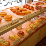 パンとケーキのみやこや - 懐かしい感じですね。