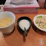 川菜館 - セットのスープ、サラダ、デザート