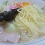 Sakae - 中細縮れ麺とあっさりスープ