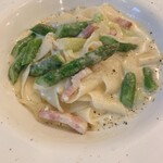 Pappardelle with green asparagus and bacon in cream sauce