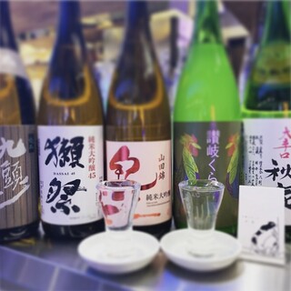 豊富なドリンクに日本酒10種以上常備してます♪
