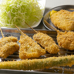 Toukyou Kushiage Kushidoujou - 串揚げおまかせ6本セット／特大ロース串揚げ この大きさで98円！！お通しキャベツ おかわり無料！！