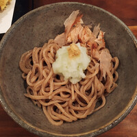 自家製粉石臼挽きうどん 青空blue 本店 - 「ちく天ぶっかけうどん」の「自家製粉粗挽きうどん」①