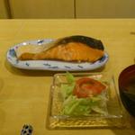 花未月 - 甘塩焼鮭定食（890円）