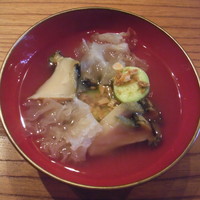 魚菜料理 縄屋 - 蒸し鮑と白キクラゲとズッキーニの椀