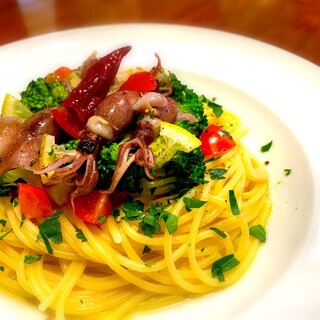 Plump firefly squid and broccoli pasta