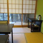 Nihon Ryouri To Soba Uotetsu - 店内：個室は襖を開ければ１０人程利用できそうです