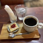 コナラ - 料理写真:コナラブレンドコーヒー　子菓子付き 390円税込