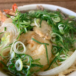 やお八うどん - えび天、玉葱天、肉トッピング