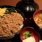 toriryourisemmontentorikaku - 鶏ソボロ丼と豚汁定食