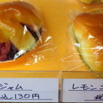 パンとケーキのみやこや - アロニアジャム（130円）、右レモンジャム（130円）