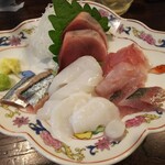 金町製麺 - 刺身盛（秋刀魚や釣り鯵など）